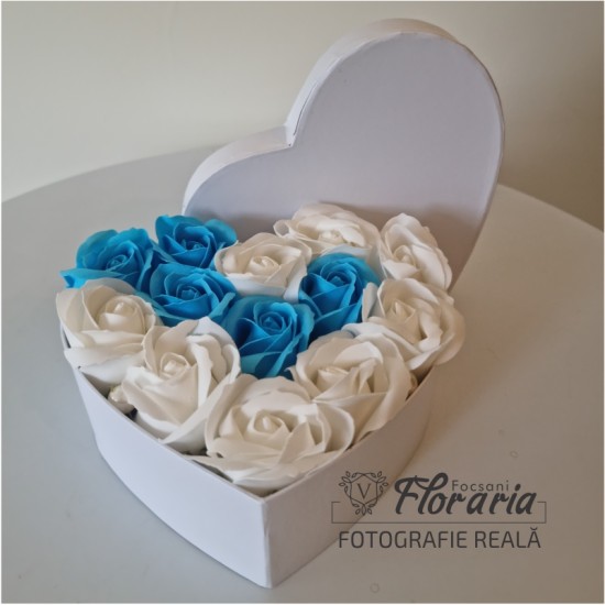 Cutie Inimă cu Trandafiri de Sapun albi și bleu