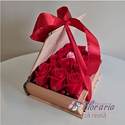 Cutie Carte cu Trandafiri Sapun Rosii